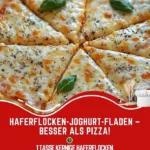 Haferflocken-Joghurt-Fladen auf einem Teller, garniert mit frischen Zutaten.