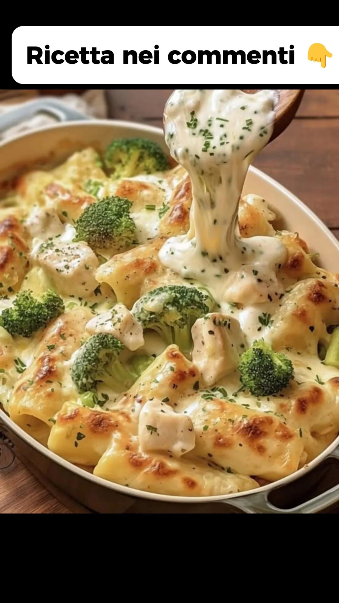 Hähnchen-Brokkoli-Auflauf Alfredo mit Käse überbacken