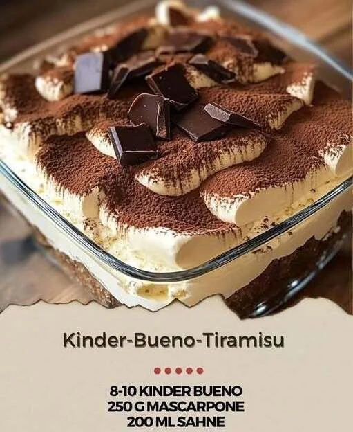 Lecker Kinder Bueno Tiramisu mit Schokolade und Kaffee in einer eleganten Schichttorte