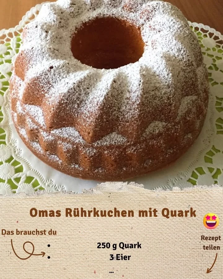 Omas saftiger Rührkuchen mit Quark auf einem rustikalen Tisch serviert.