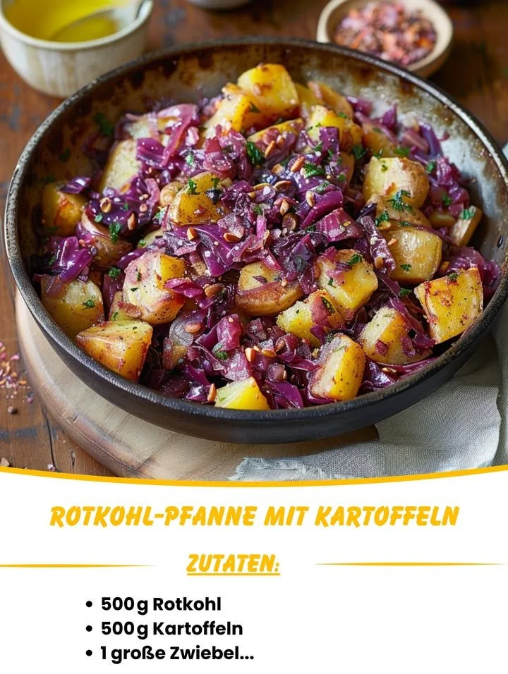 Leckere Rotkohl-Pfanne mit Kartoffeln auf einem Teller serviert.