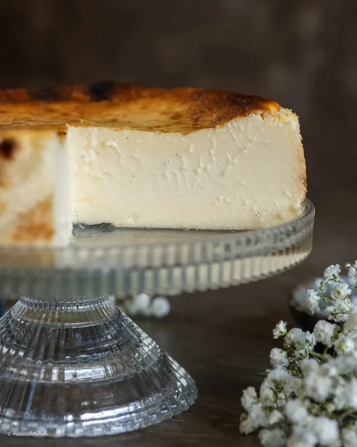 San Sebastián Käsekuchen mit cremiger Füllung und köstlich gebräunter Oberfläche