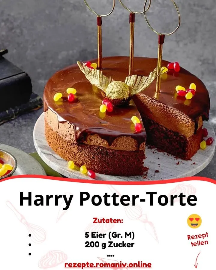Schokoladige Harry Potter-Torte mit dekorativen Zauberstäben und Hogwarts-Emblemen