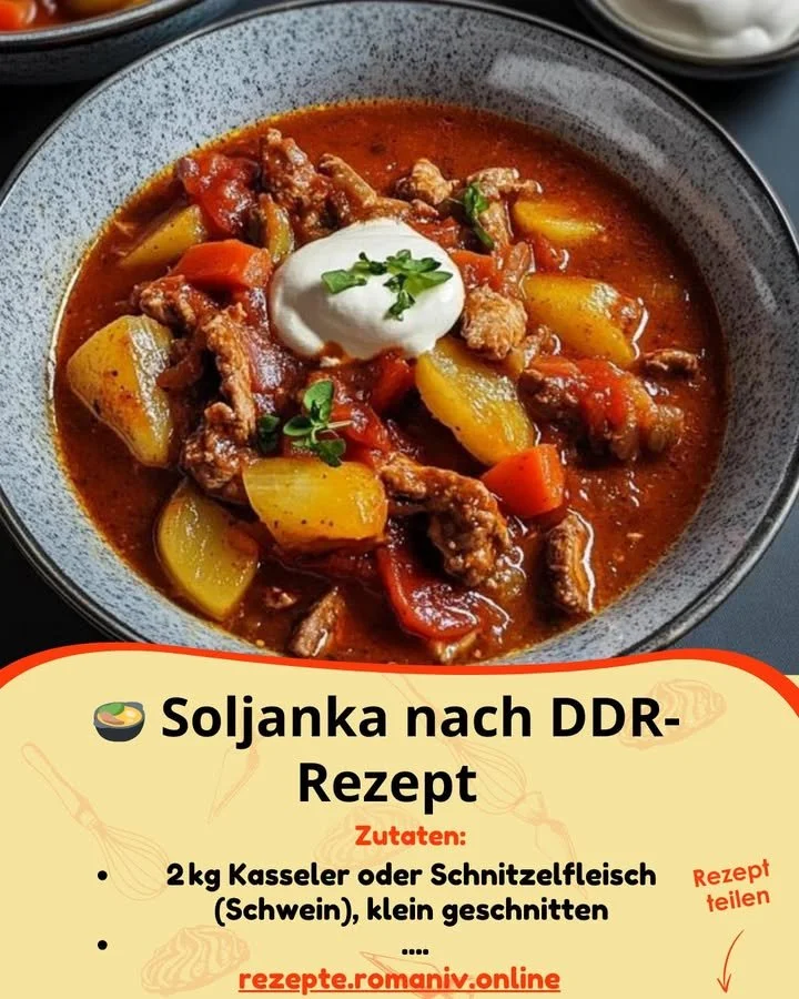 Traditionelle Soljanka nach DDR-Rezept mit frischen Zutaten serviert
