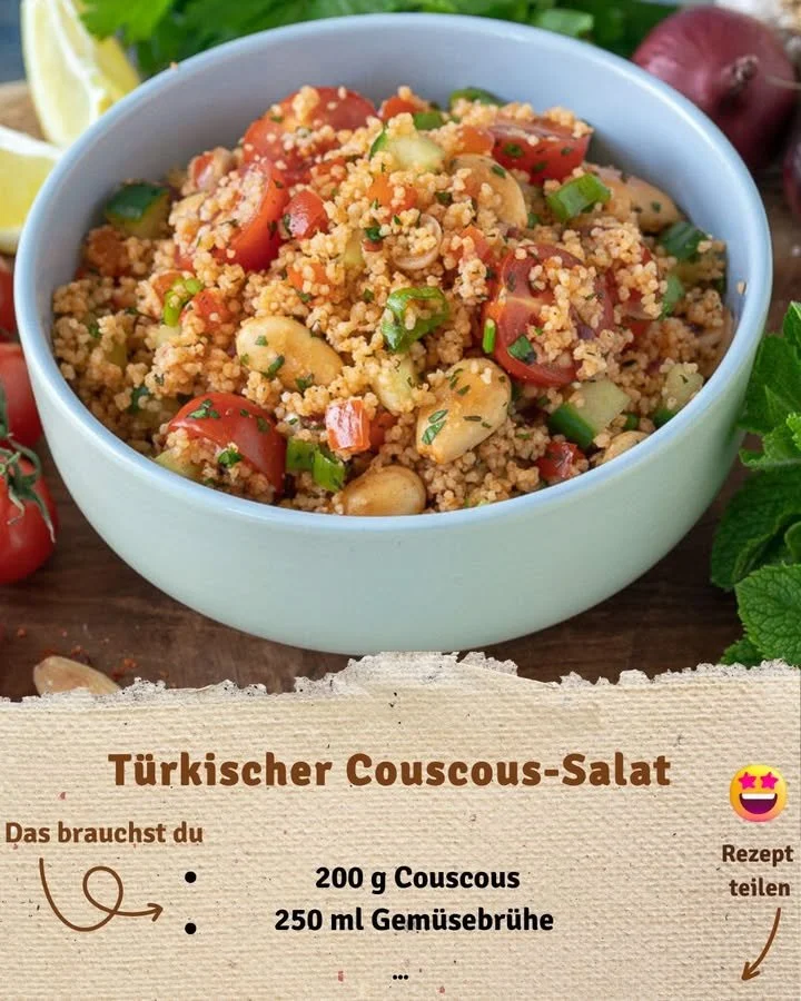 Türkischer Couscous-Salat mit frischem Gemüse und Gewürzen