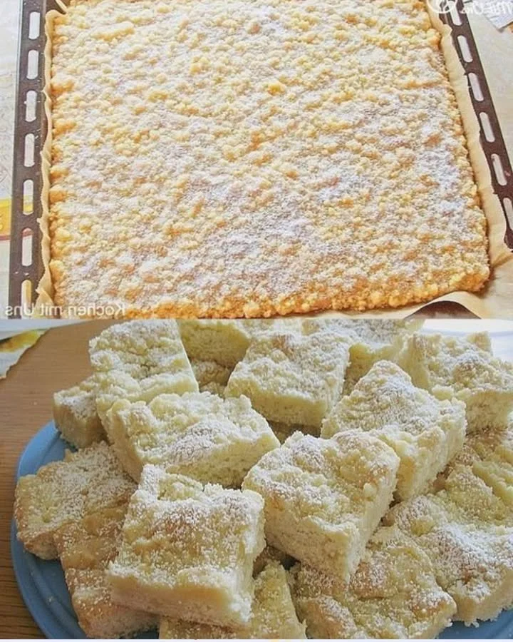Einfacher Sahnekuchen mit Streuseln und Sahne auf einem weißen Teller