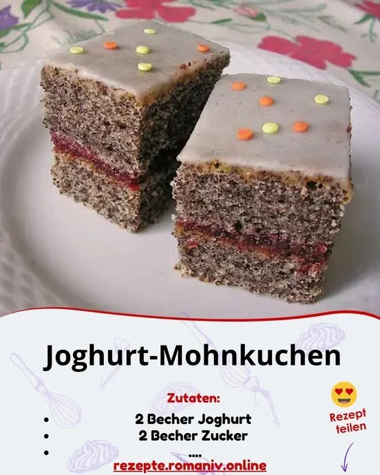 Fruchtiger Joghurt-Mohnkuchen mit frischen Früchten und Mohn