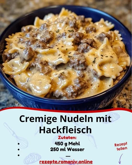 Leckeres Hackfleisch mit Schleifennudeln auf einem Teller serviert
