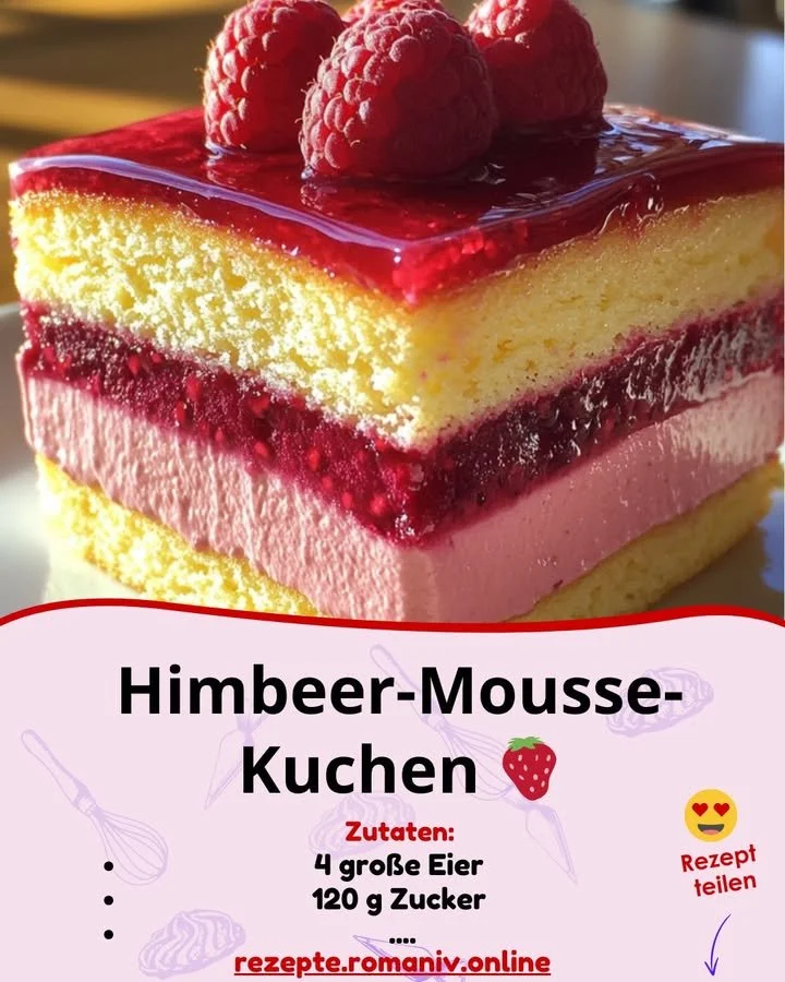 Himbeer-Mousse-Kuchen mit frischen Himbeeren und Sahne dekoriert
