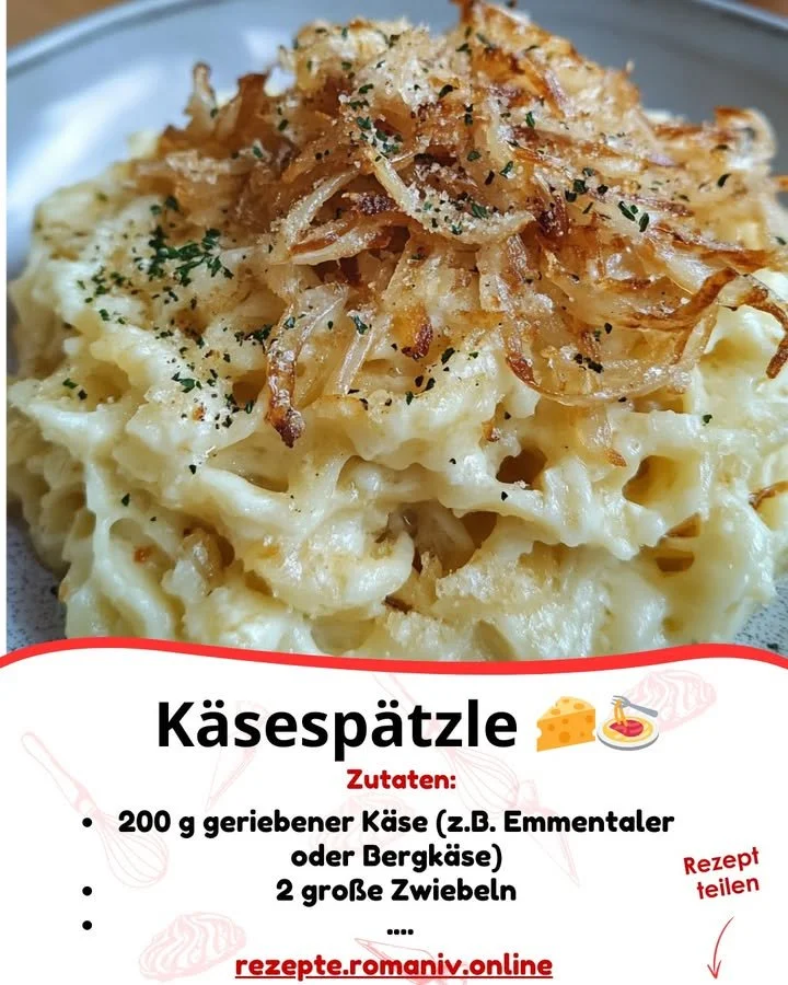 Traditionelle Käsepätzle mit Käse und Zwiebeln serviert