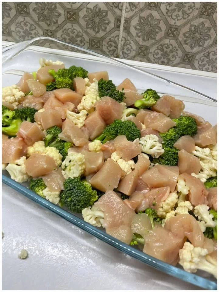 Low Carb Hähnchen-Gemüse-Auflauf mit Brokkoli und Blumenkohl