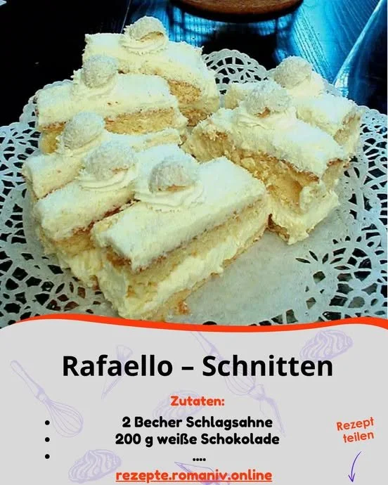 Rafaello Schnitten mit Kokos und Mandel auf einem Teller serviert
