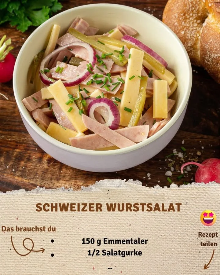 Schweizer Wurstsalat mit frischen Zutaten und bunten Beilagen