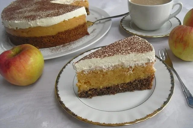 Saftiger Apfelkuchen mit Äpfeln und einer süßen Kruste