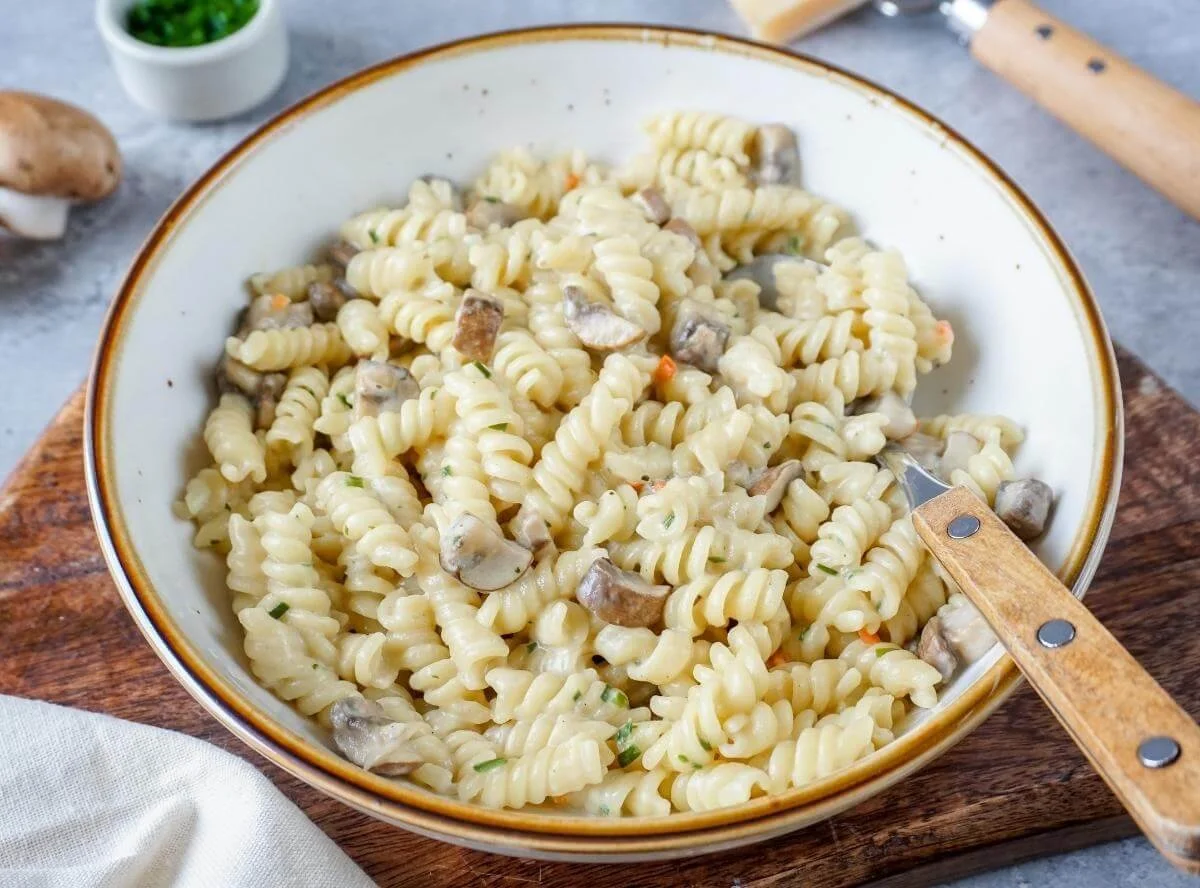 Ein-Topf-Pasta mit Champignons - schmackhaftes Rezept für eine einfache Mahlzeit