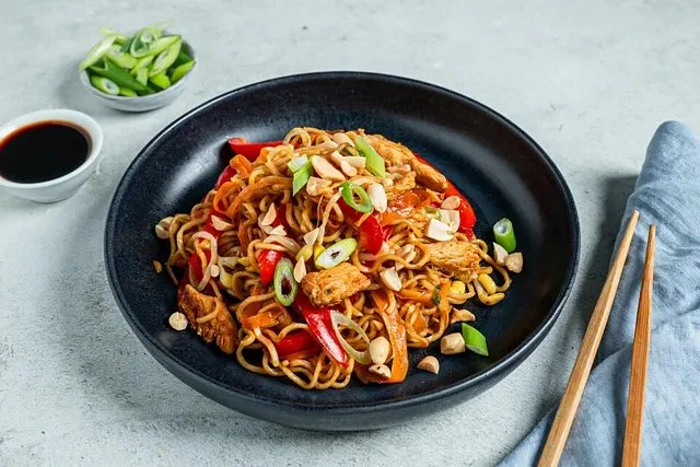 Gebratene Asia-Nudeln mit Hähnchen von Chefkoch_ChristinaS für hohen Proteingehalt