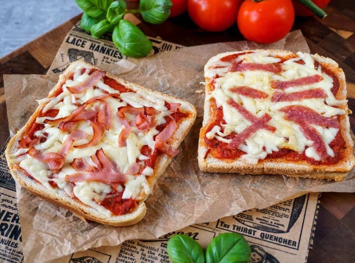 Pizza-Toast aus der Heißluftfritteuse, einfach und lecker zubereitet