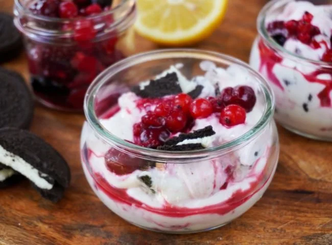 Schnelles Dessert mit wenigen Zutaten in einer schönen Präsentation