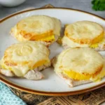 Schnitzel Hawaii aus der Heißluftfritteuse mit Ananas und Schinken garnished