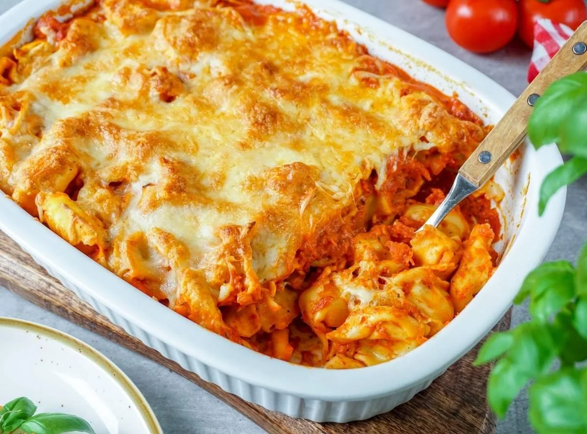 Tortellini al Forno mit Käse und Sauce, wie beim Italiener zubereitet
